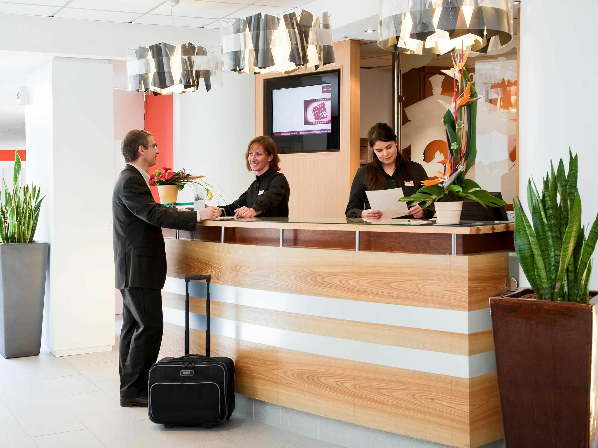 Mercure Pau Palais Des Sports Eksteriør bilde