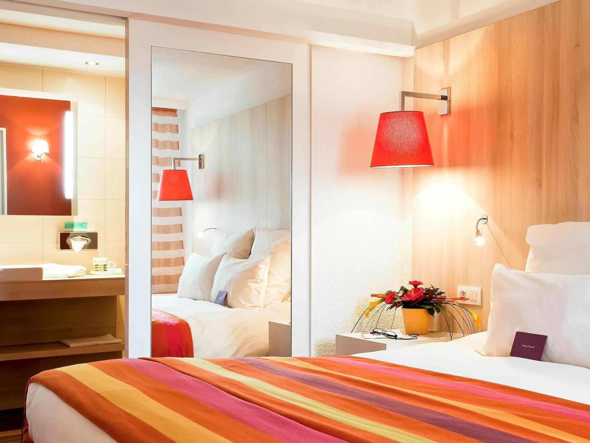 Mercure Pau Palais Des Sports Eksteriør bilde